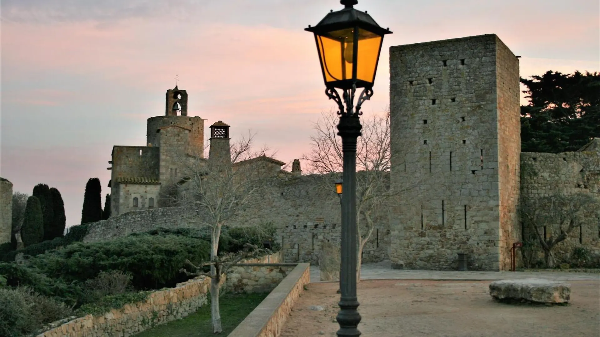 Casa Pueblo Medieval De Pals Spain